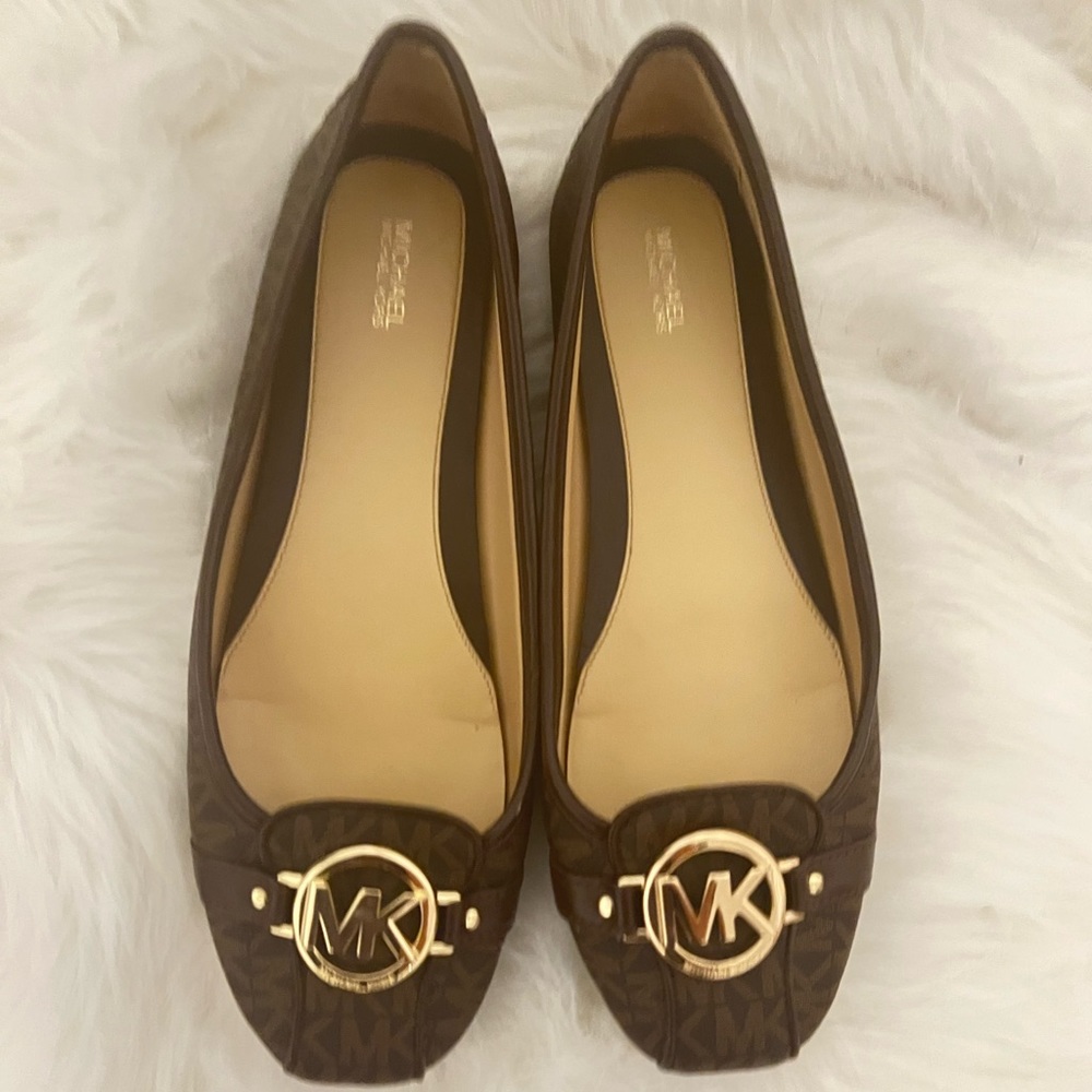 Michael Kors MK brown tan gold emblem leather women’s size 11 flats